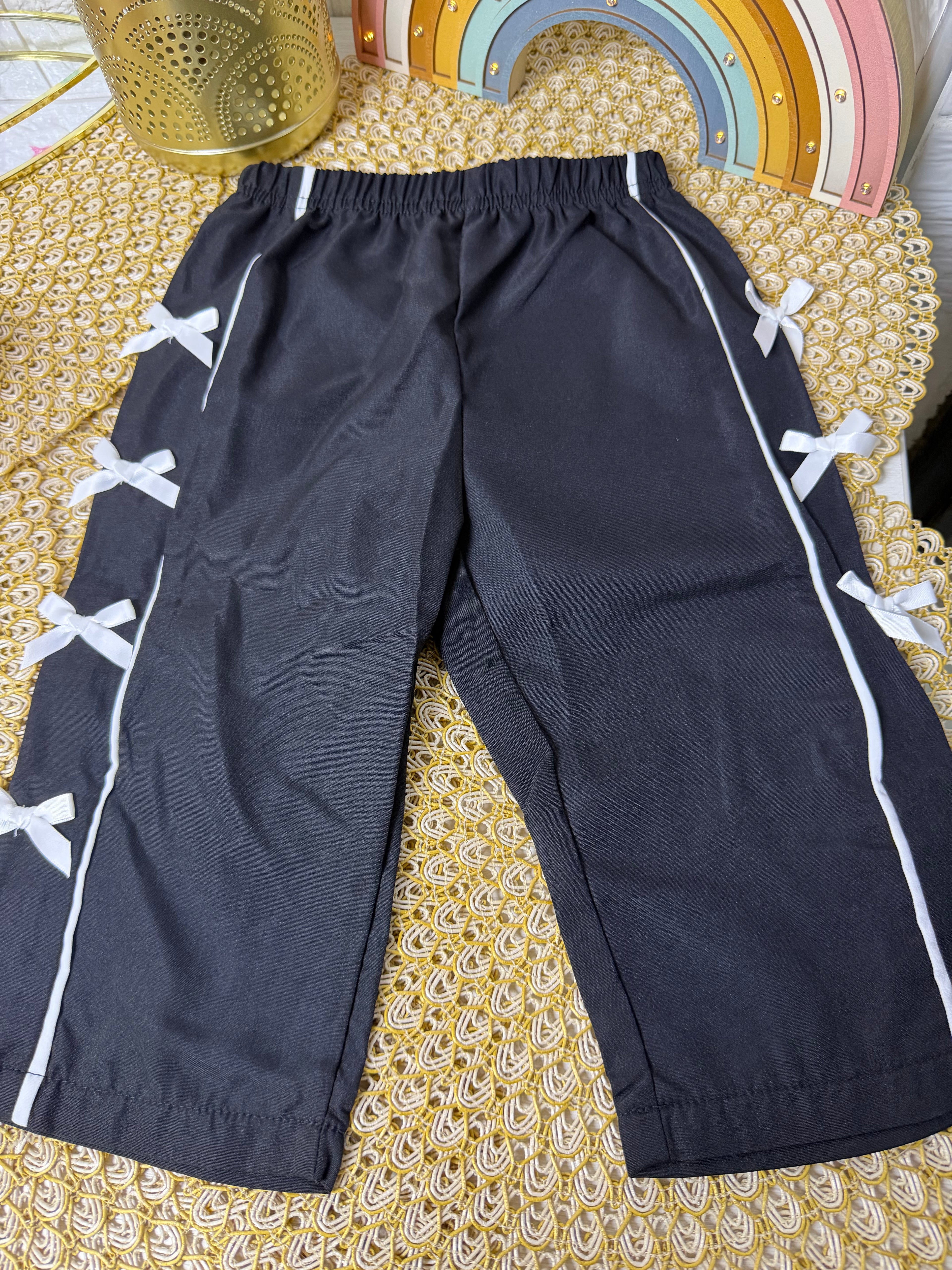 Pantalón liso con lazos