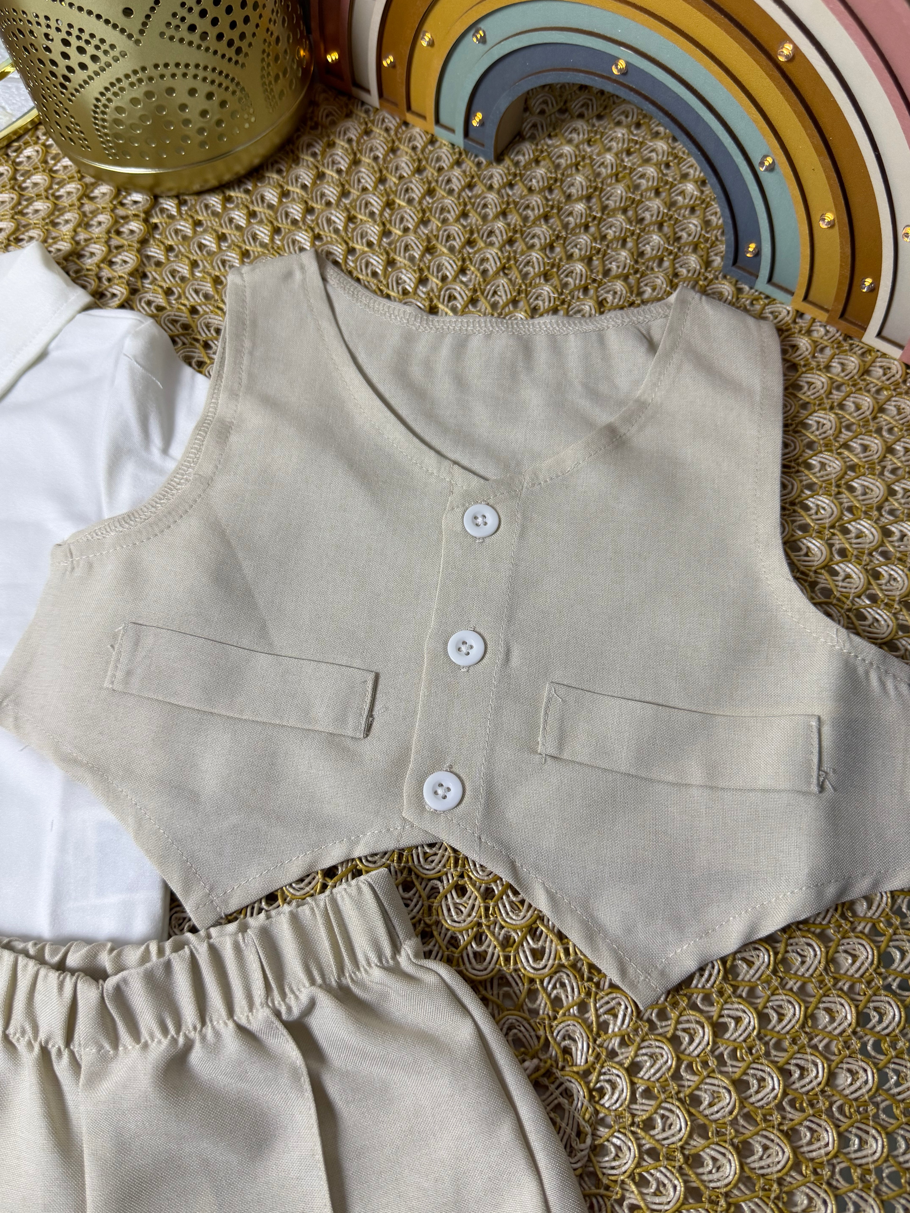 Conjunto 3 piezas beige corto elegante