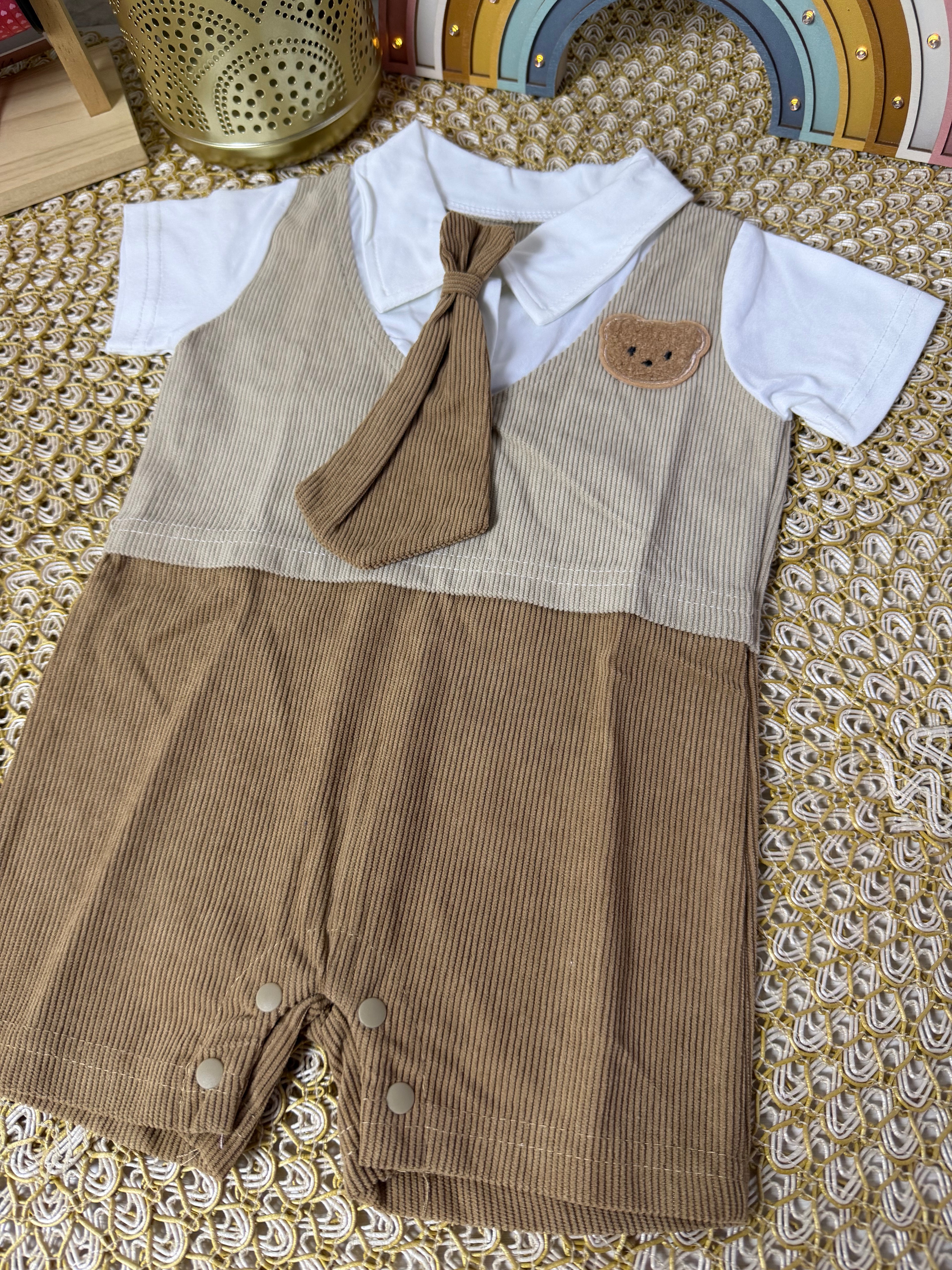 Enterizo osito con corbata