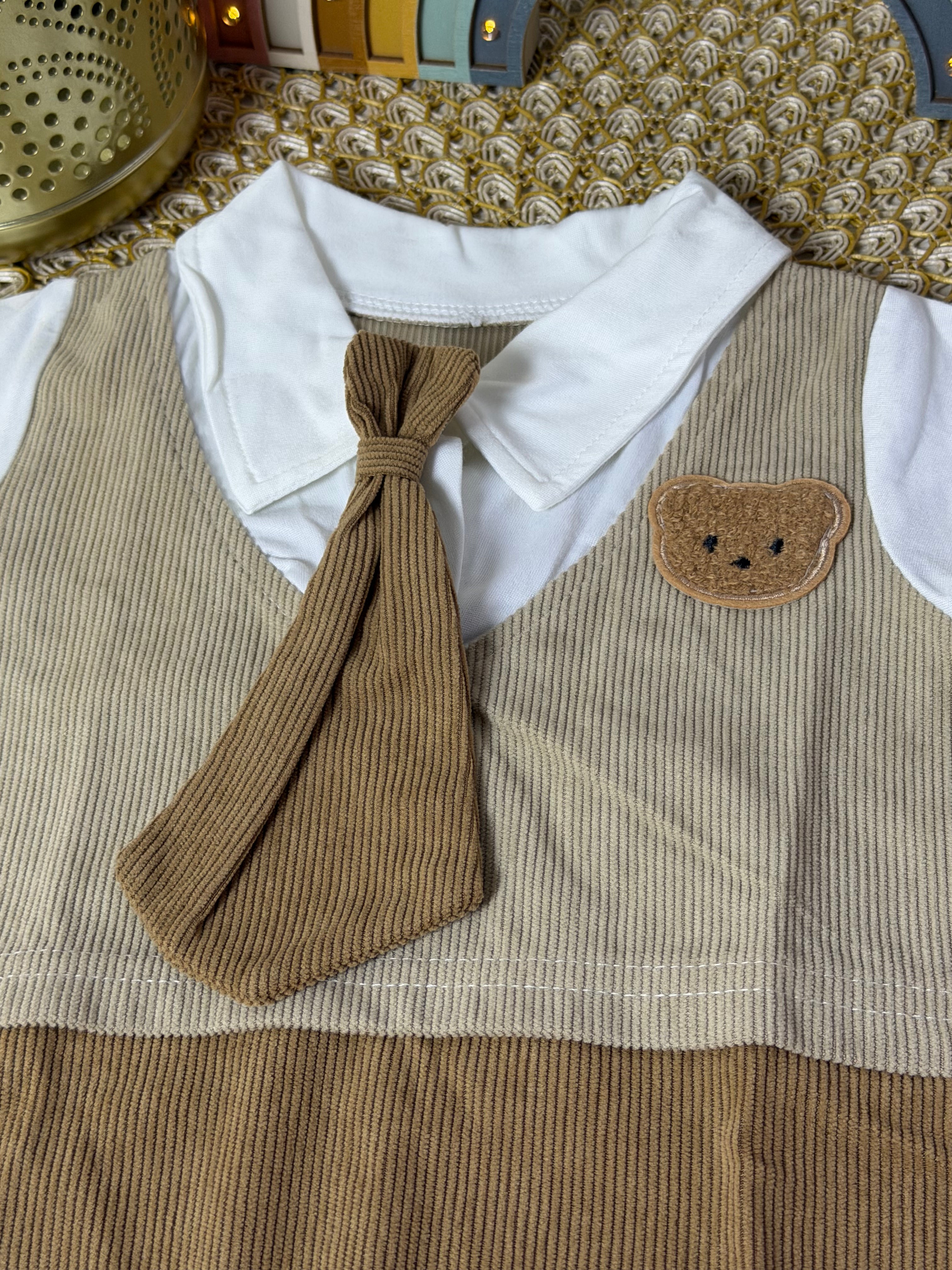 Enterizo osito con corbata
