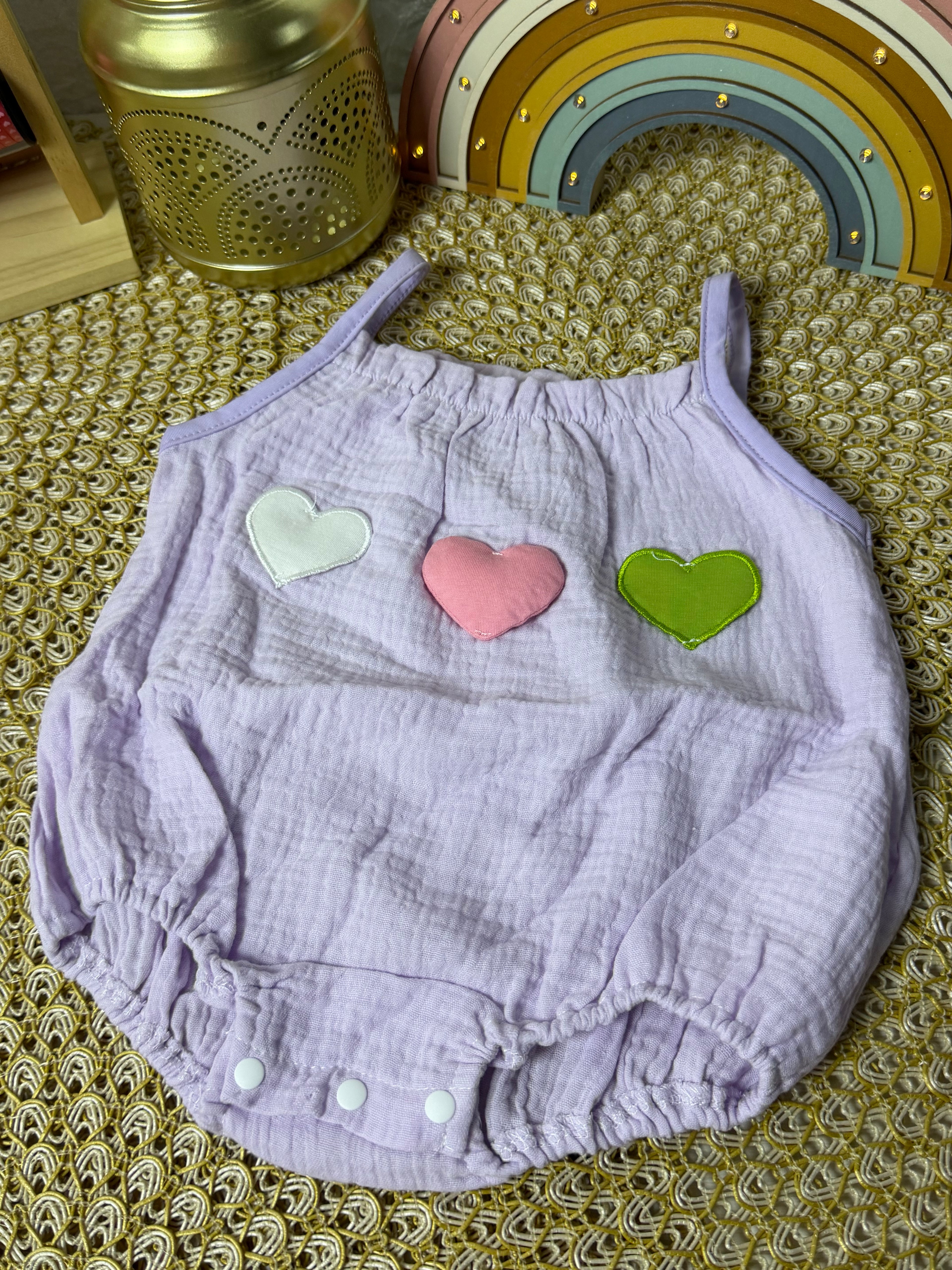Pelele fresco lila corazones