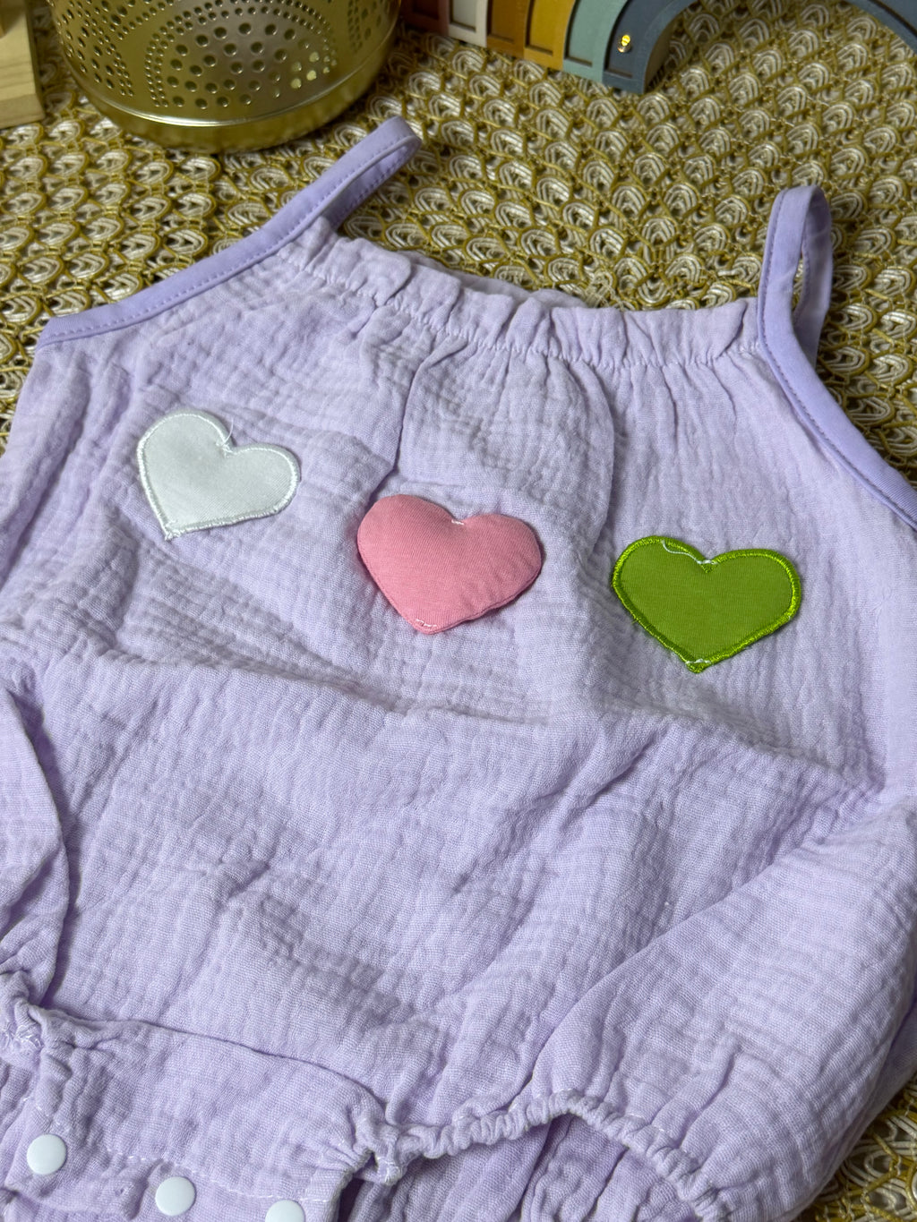 Pelele fresco lila corazones