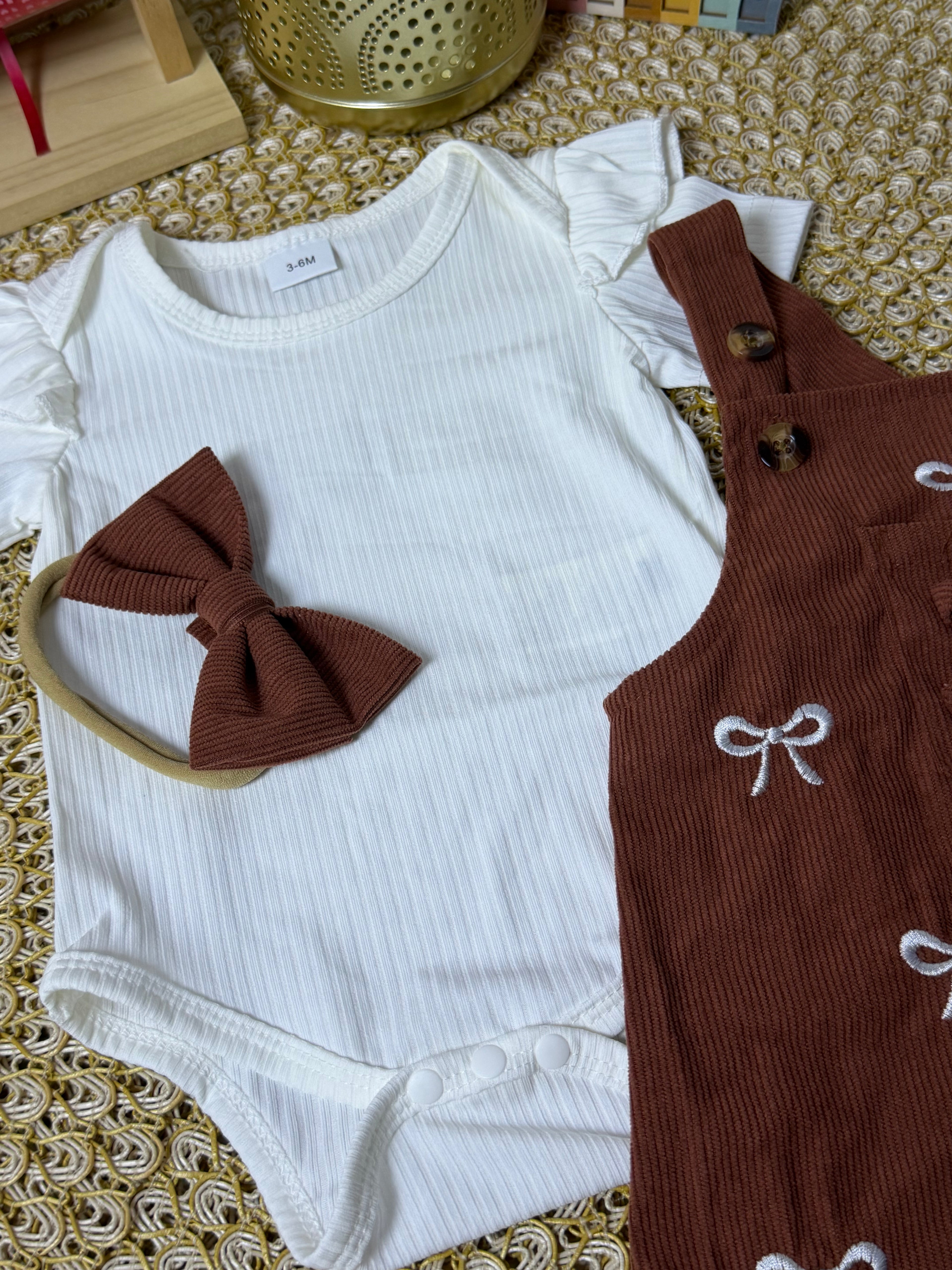 Conjunto 2 piezas body con overol marrón