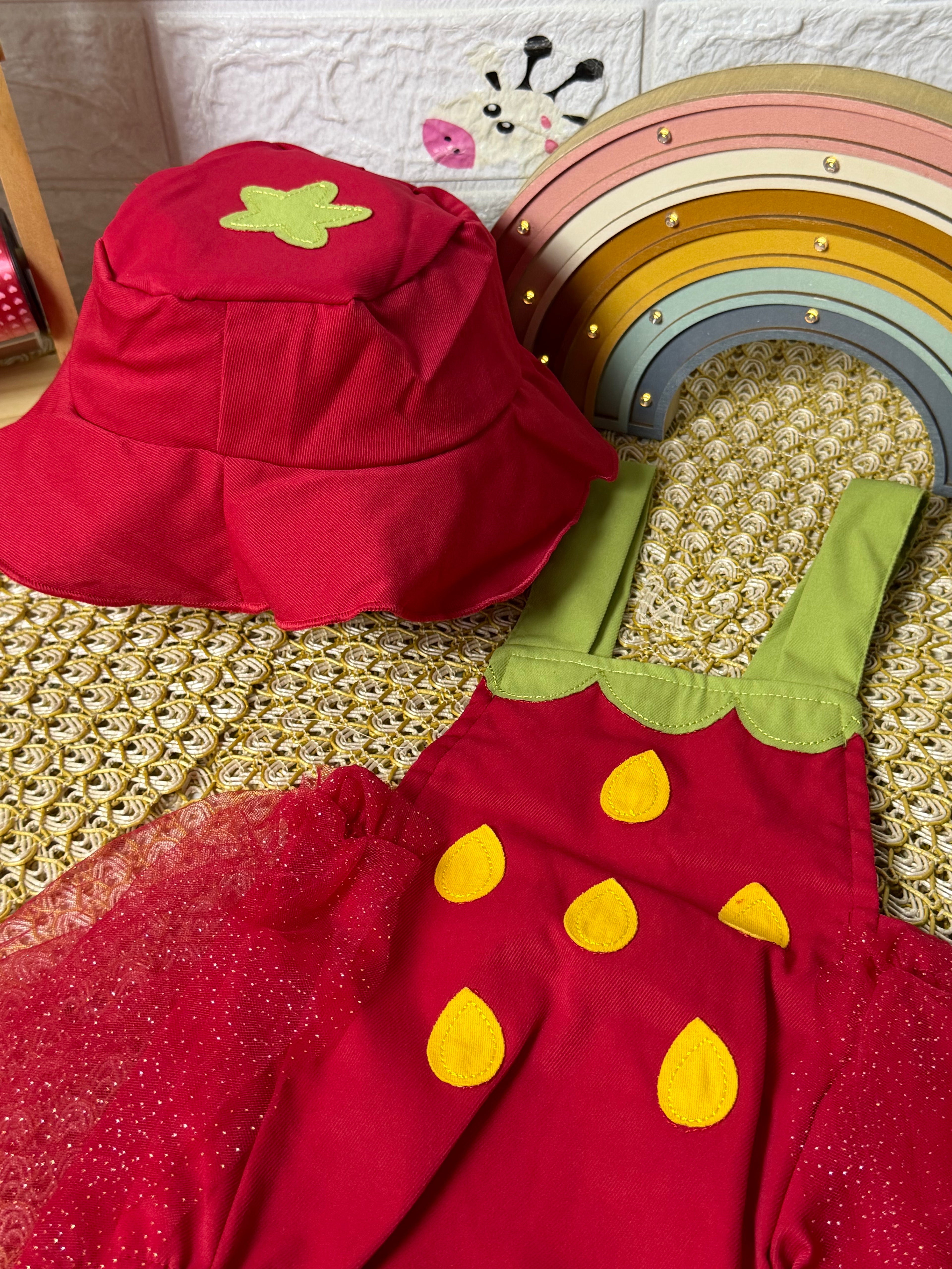 Pelele fresita con gorro