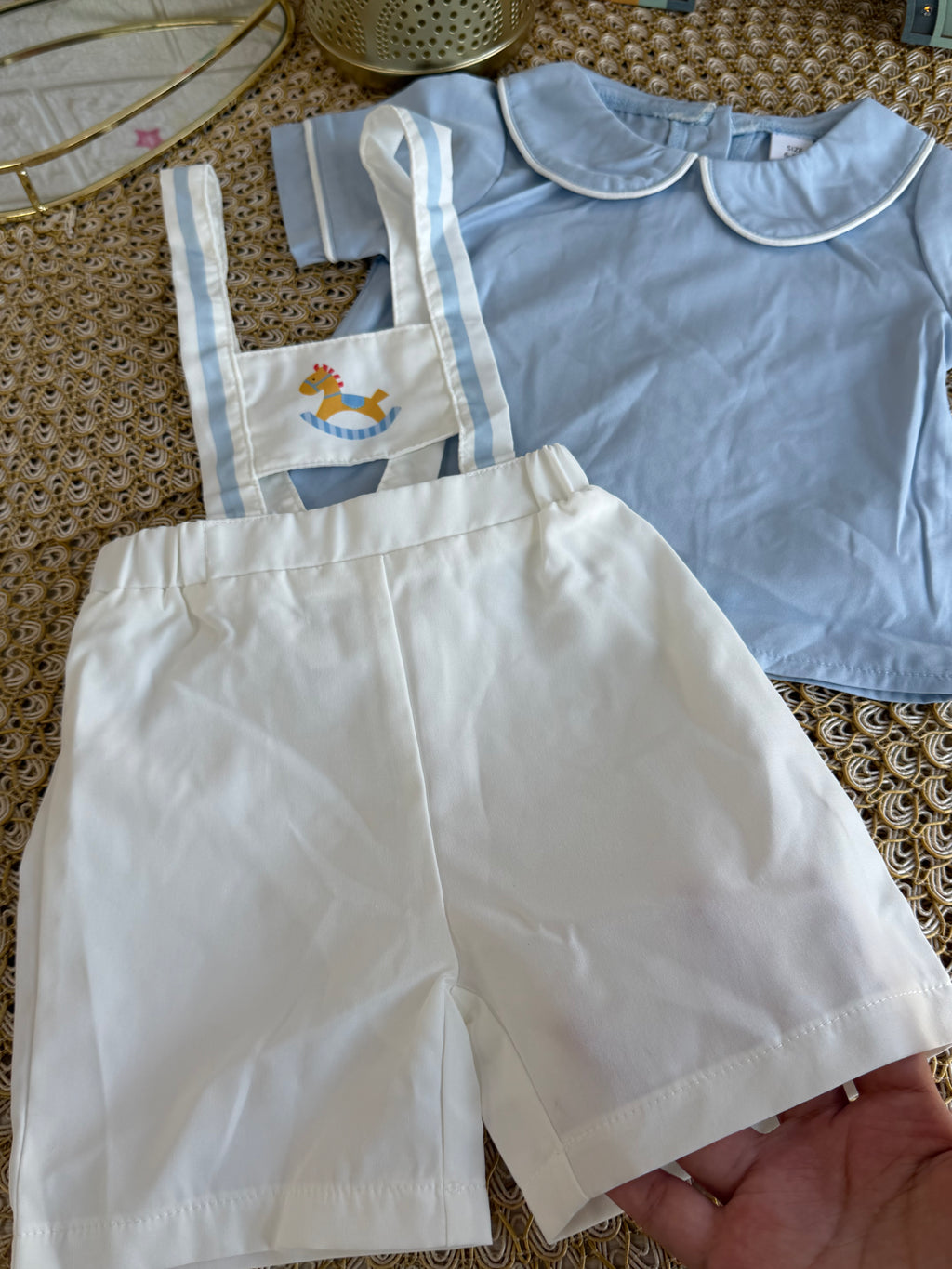 Conjunto 2 piezas celeste con overol blanco